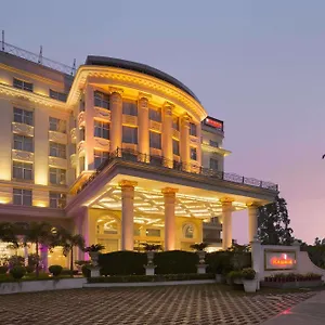 Ramada Plaza By Wyndham, Chandigarh Отель Zirakpur